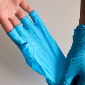 Best Disposable Gloves for Busy Workplaces: Why Easy On Easy Off Gloves Improve Efficiency and Hygiene